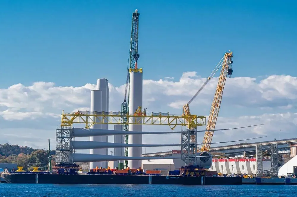 Blades being loaded at Revolution Wind marshalling port State Pier in New London, Connecticut