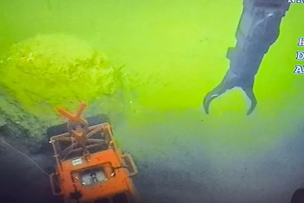 Sea mine with explosive device in UXO action.